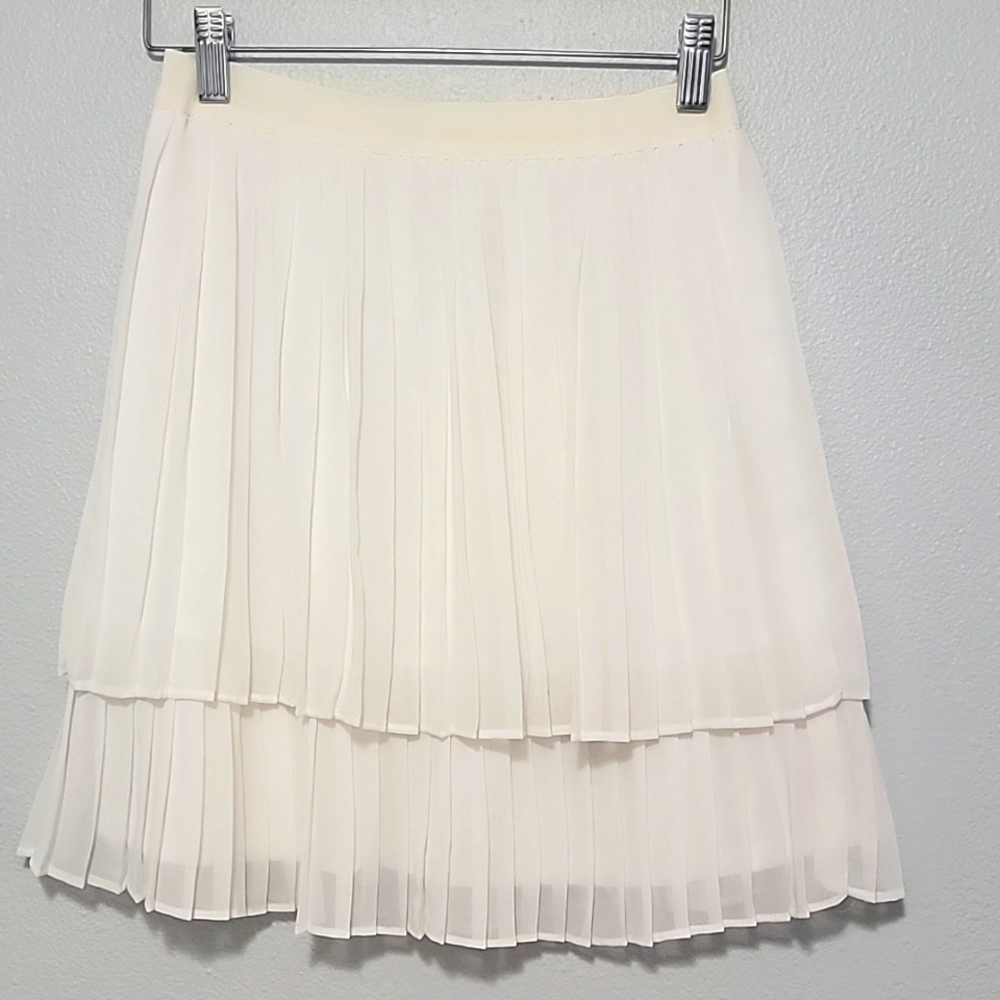 LC Lauren Conrad 2-tier pleated skirt